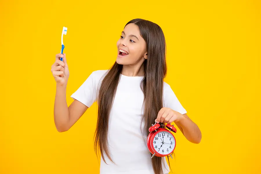 Girl-Cleaning-Teeth